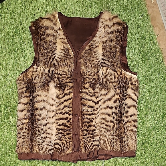 Chic Fur Vest with Animal Print - Picture 1 of 9